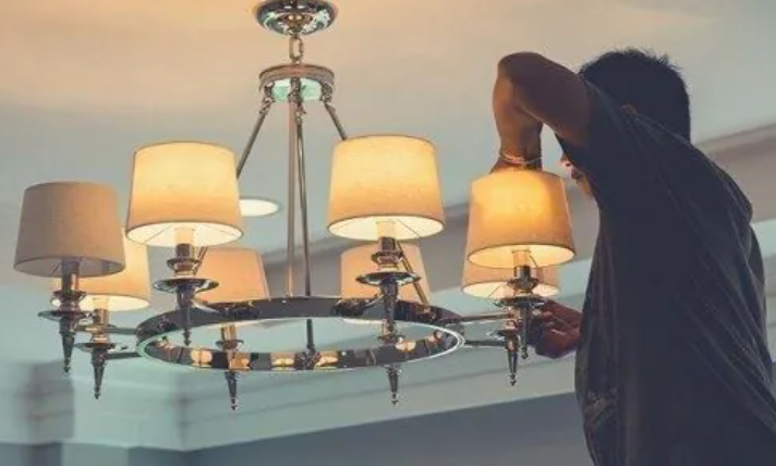 Sürekli Ampul Patlaması Neden Olur?